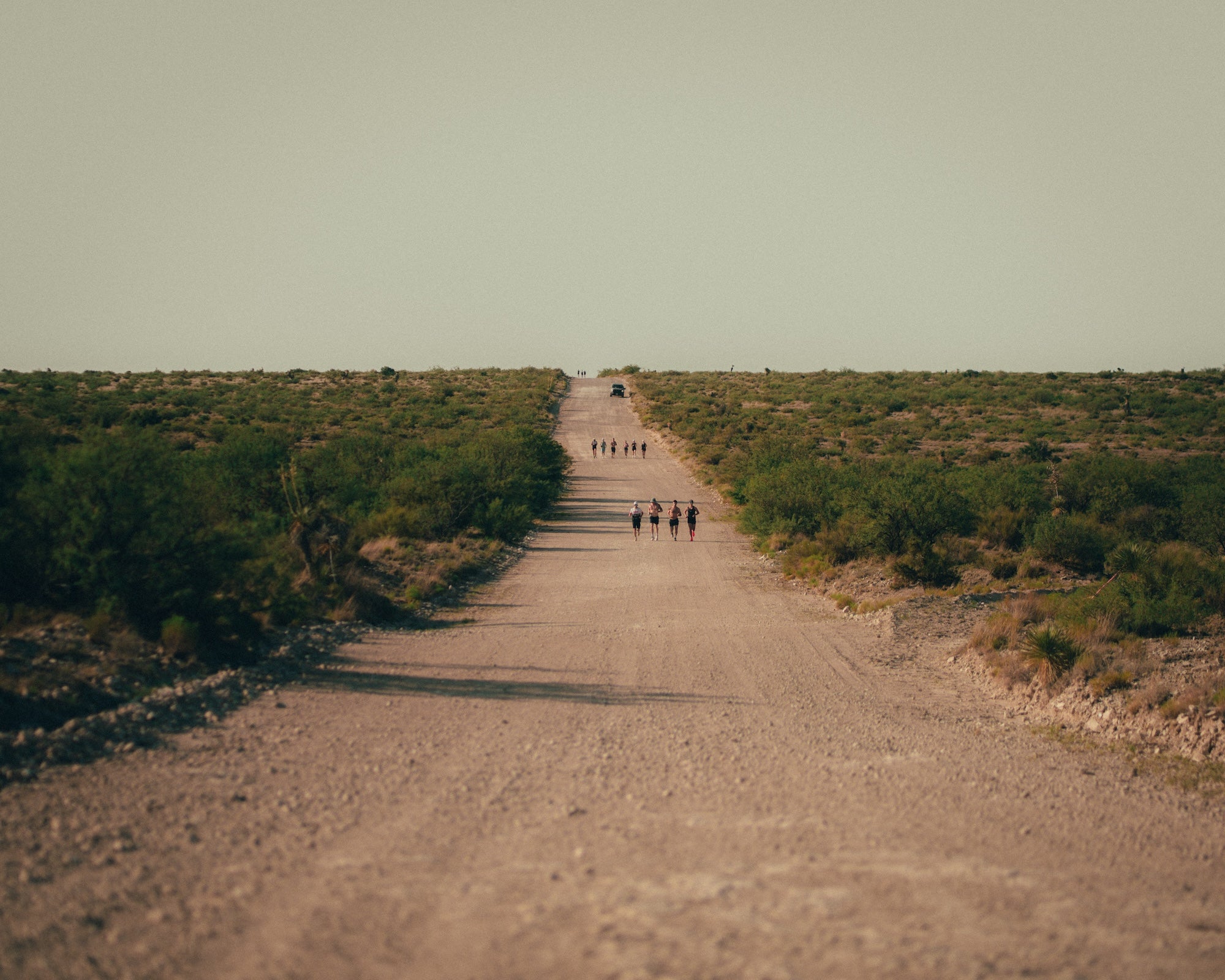 RAW ENDURANCE ATHLETES RUNNING IN DESERT